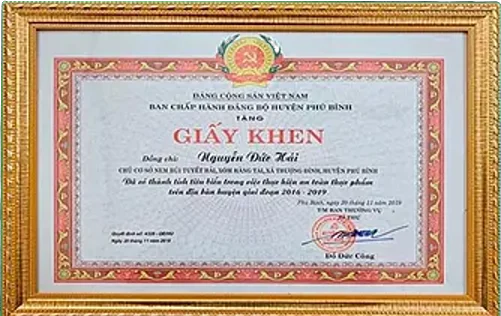 Giấy khen của Ban Chấp hành Đảng bộ huyện Phú Bình tặng anh Nguyễn Đức Hải